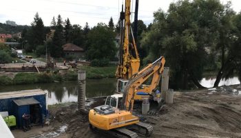 zákládání lávky pro pěší