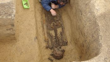 Slatiňany 2. Hrob muže s mečem. Doba stěhování národů (5. stol. n.l.)