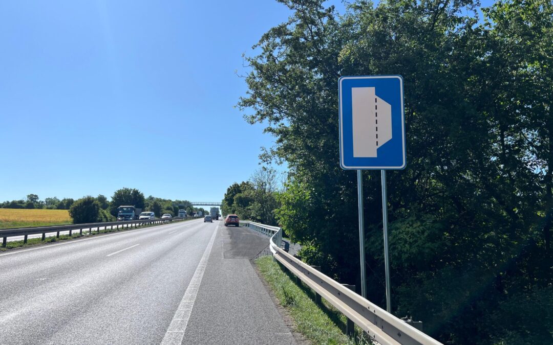 Nouzové zálivy na dálnici D7 u Prahy zprovozněny o měsíc dříve