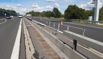 Oprava svodidel na dálnici D11