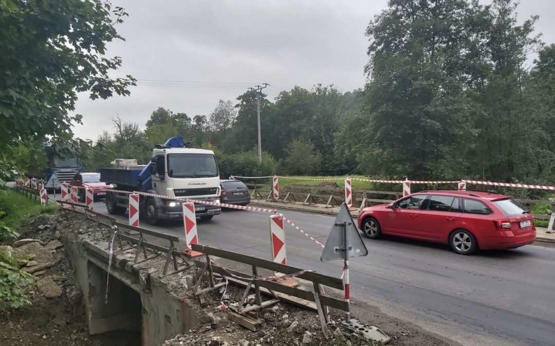 Montáž nosné konstrukce mostu na silnici I/69 u Liptálu si vyžádá víkendové omezení provozu